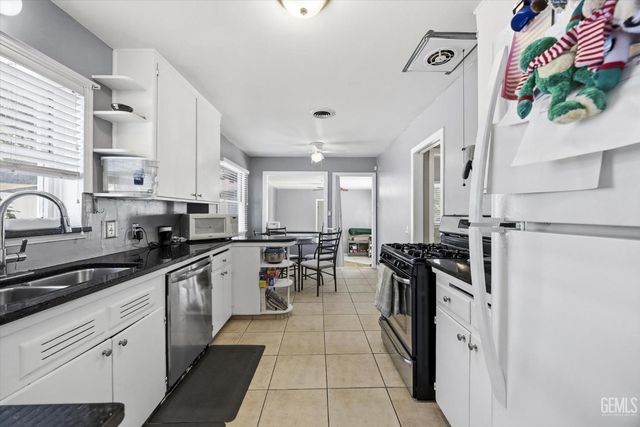 2617 College Avenue, Bakersfield, CA 93306
