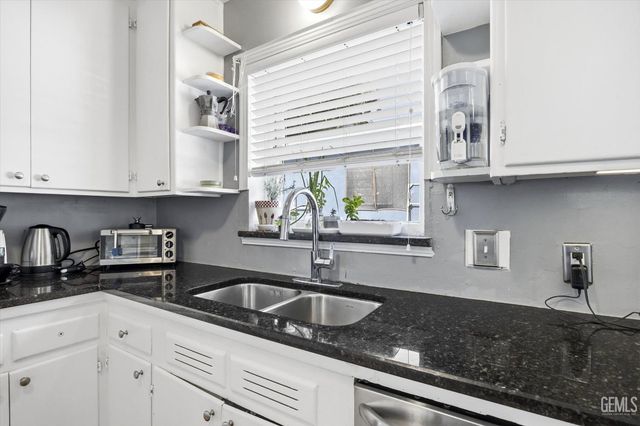 2617 College Avenue, Bakersfield, CA 93306