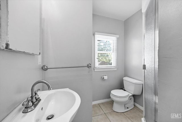 2617 College Avenue, Bakersfield, CA 93306