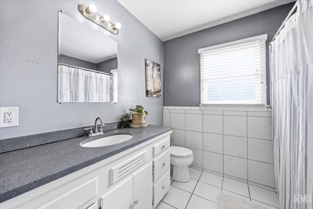 2617 College Avenue, Bakersfield, CA 93306