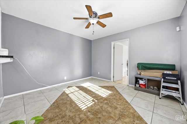 2617 College Avenue, Bakersfield, CA 93306