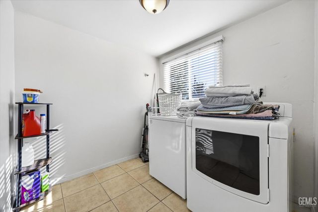 2617 College Avenue, Bakersfield, CA 93306