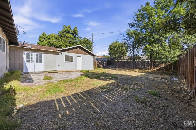2617 College Avenue, Bakersfield, CA 93306