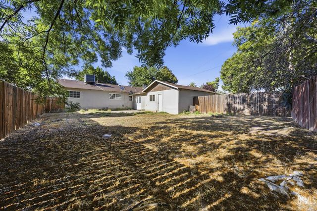 2617 College Avenue, Bakersfield, CA 93306
