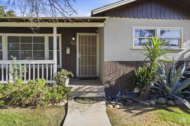 2617 College Avenue, Bakersfield, CA 93306