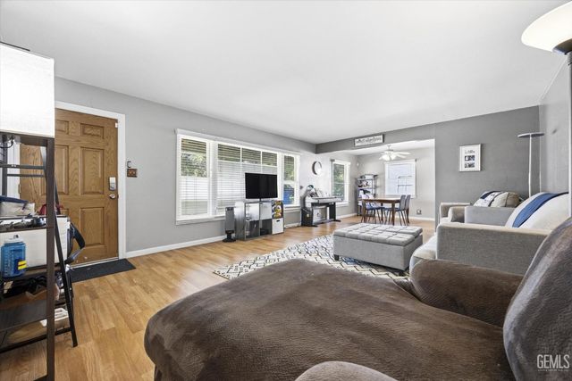 2617 College Avenue, Bakersfield, CA 93306