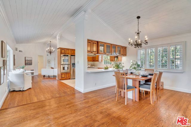 6001 Oakdale Avenue, Woodland Hills, CA 91367