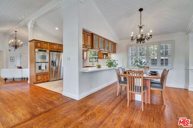 6001 Oakdale Avenue, Woodland Hills, CA 91367