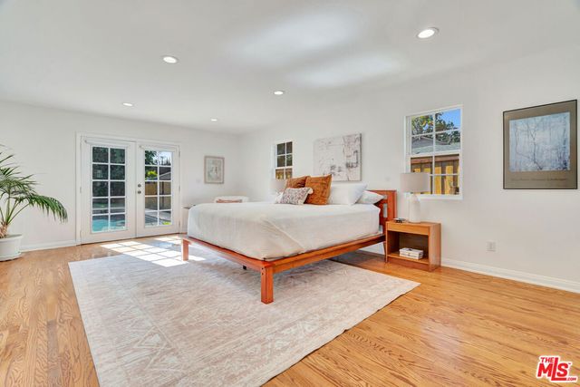 6001 Oakdale Avenue, Woodland Hills, CA 91367