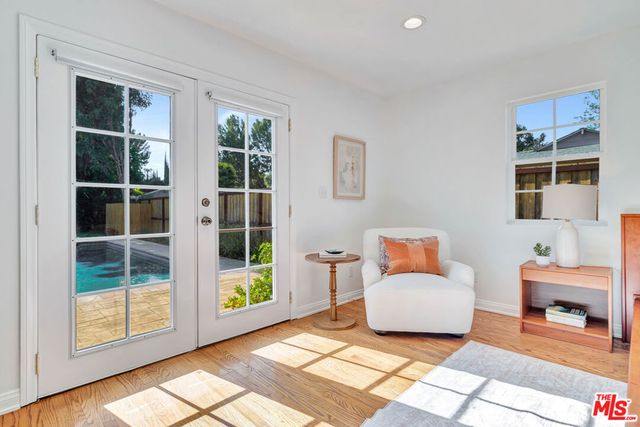 6001 Oakdale Avenue, Woodland Hills, CA 91367