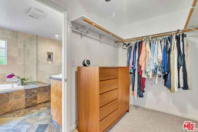 6001 Oakdale Avenue, Woodland Hills, CA 91367