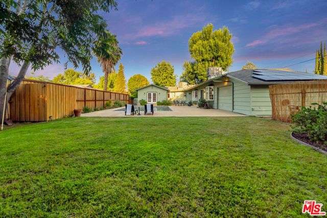 6001 Oakdale Avenue, Woodland Hills, CA 91367