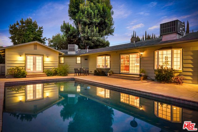 6001 Oakdale Avenue, Woodland Hills, CA 91367