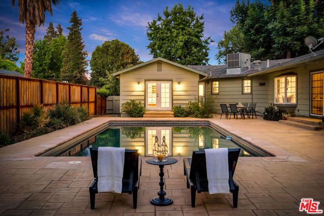 6001 Oakdale Avenue, Woodland Hills, CA 91367