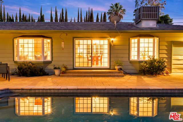 6001 Oakdale Avenue, Woodland Hills, CA 91367