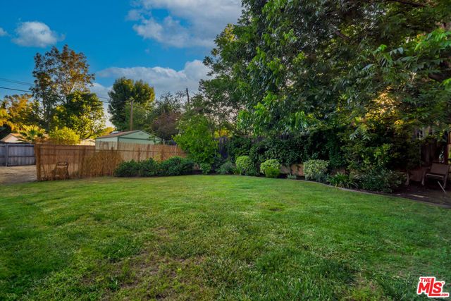 6001 Oakdale Avenue, Woodland Hills, CA 91367