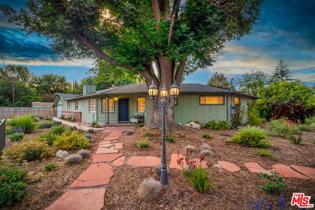 6001 Oakdale Avenue, Woodland Hills, CA 91367