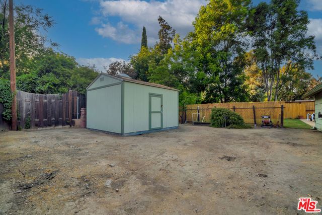 6001 Oakdale Avenue, Woodland Hills, CA 91367