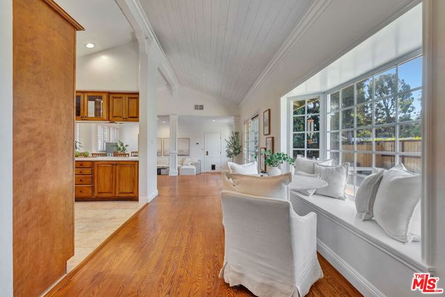 6001 Oakdale Avenue, Woodland Hills, CA 91367