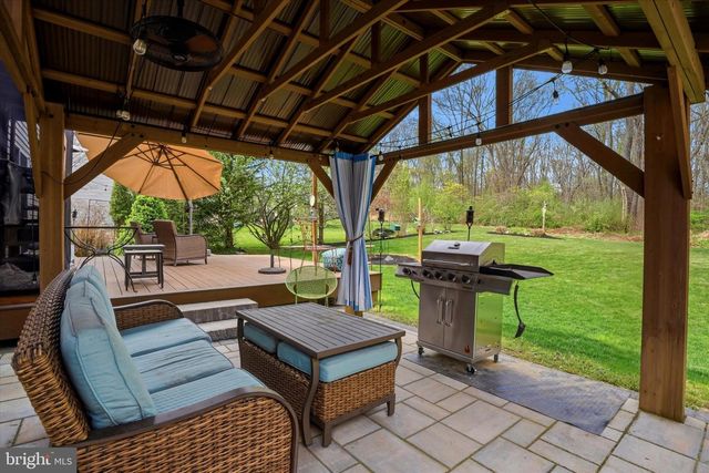 203 ROBERTS LN, Coatesville, PA 19320