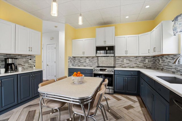 203 ROBERTS LN, Coatesville, PA 19320