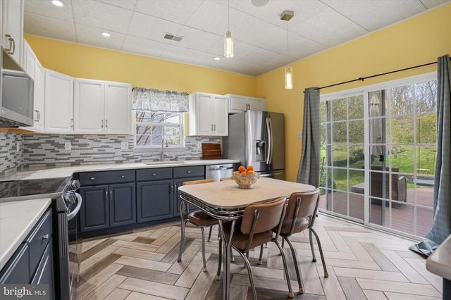 203 ROBERTS LN, Coatesville, PA 19320