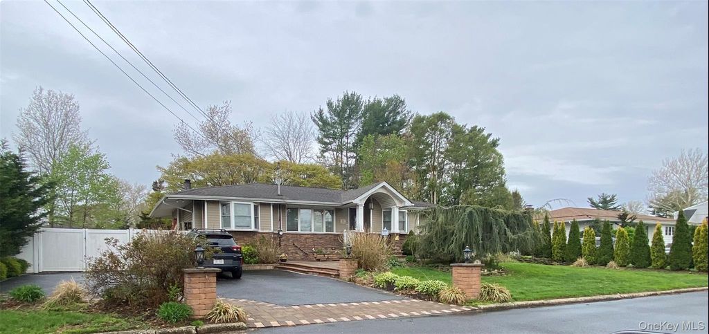 21 Kevin Road, Commack, NY 11725