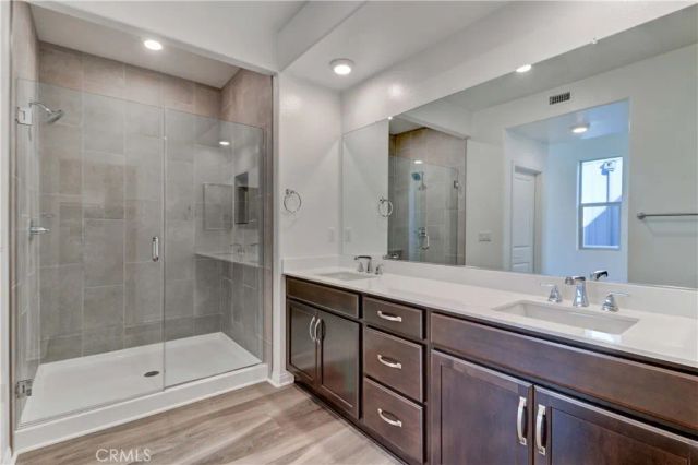 130 spectacle, Irvine, CA 92618