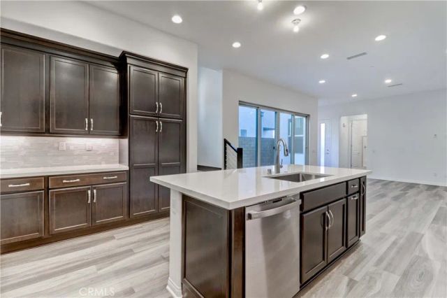 130 spectacle, Irvine, CA 92618