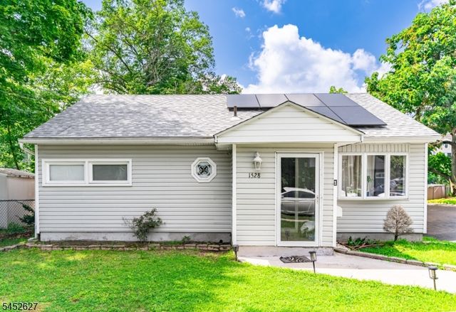 1528 Washington Ave, Pompton Lakes Boro, NJ 07442