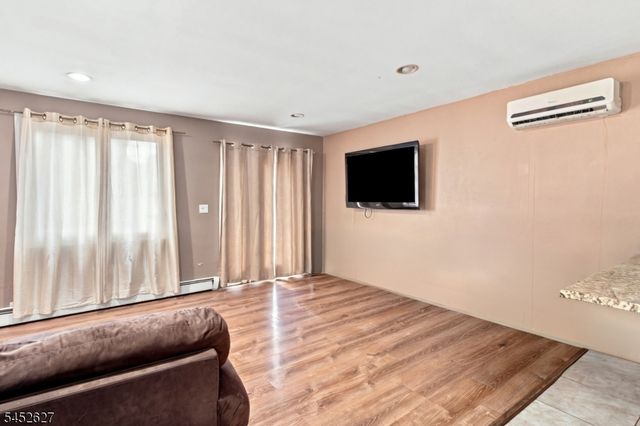 1528 Washington Ave, Pompton Lakes Boro, NJ 07442