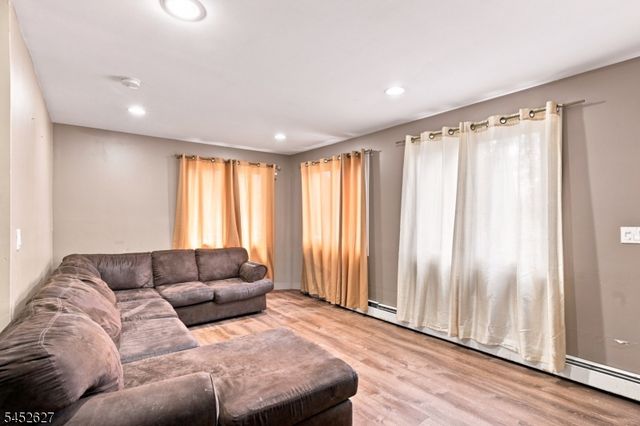 1528 Washington Ave, Pompton Lakes Boro, NJ 07442
