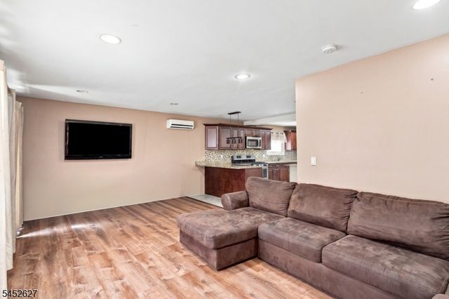 1528 Washington Ave, Pompton Lakes Boro, NJ 07442