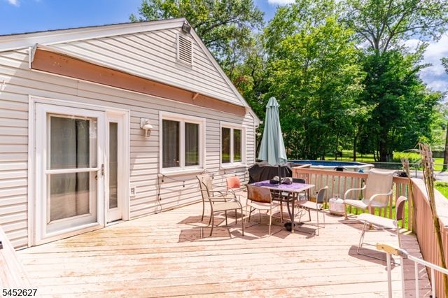 1528 Washington Ave, Pompton Lakes Boro, NJ 07442