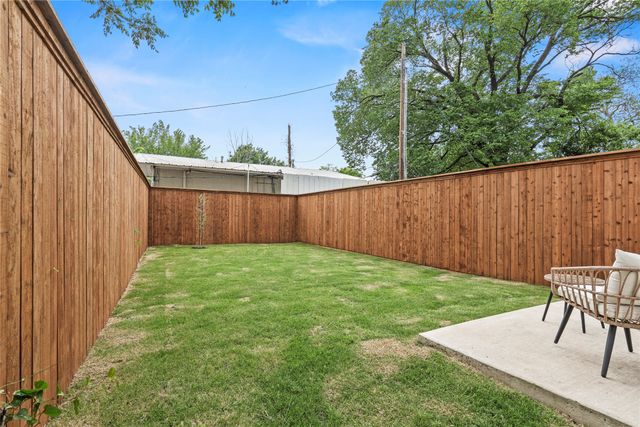 221 S Henderson Avenue, Dallas, TX 75214