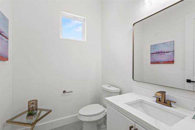 221 S Henderson Avenue, Dallas, TX 75214