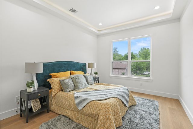 221 S Henderson Avenue, Dallas, TX 75214