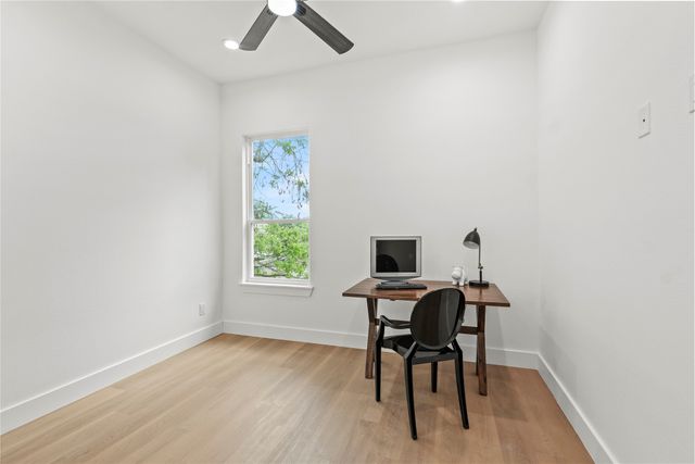 221 S Henderson Avenue, Dallas, TX 75214