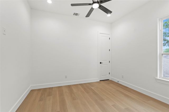 221 S Henderson Avenue, Dallas, TX 75214