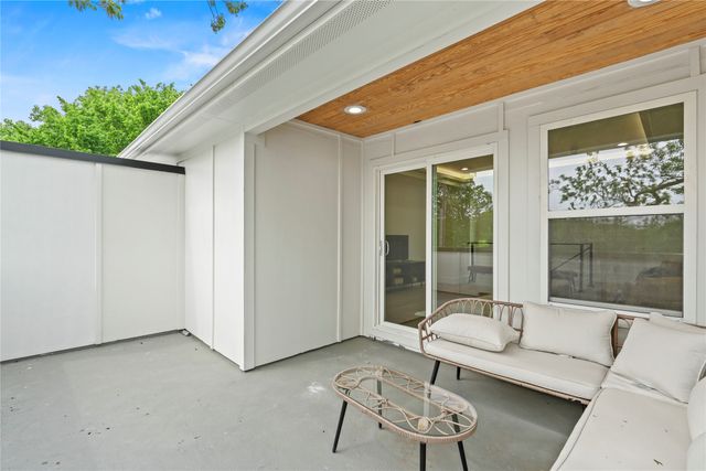 221 S Henderson Avenue, Dallas, TX 75214