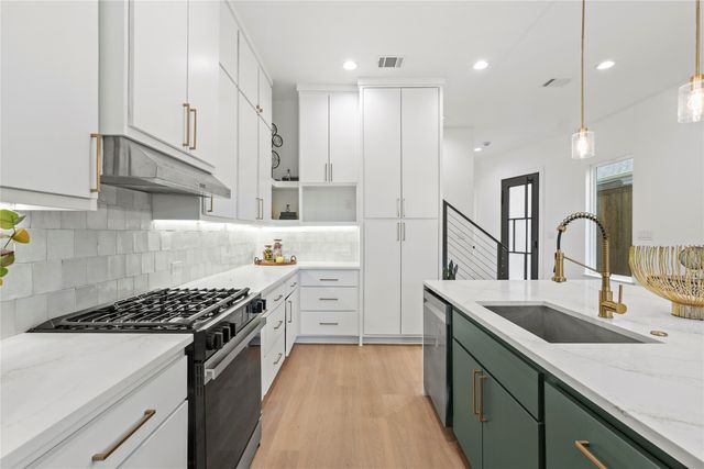 221 S Henderson Avenue, Dallas, TX 75214