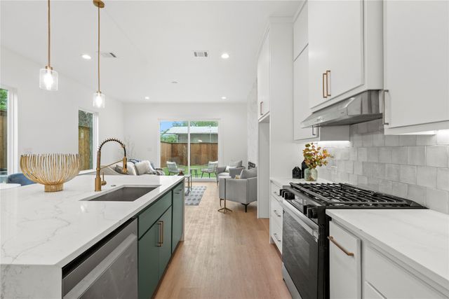 221 S Henderson Avenue, Dallas, TX 75214