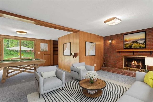 34 Fort Sumter Dr, Holden, MA 01520