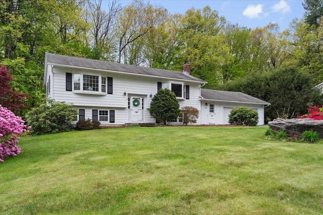 34 Fort Sumter Dr, Holden, MA 01520