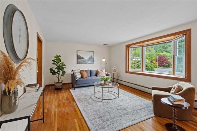 34 Fort Sumter Dr, Holden, MA 01520