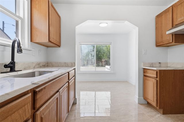 6816 Evergreen Road, Detroit, MI 48228