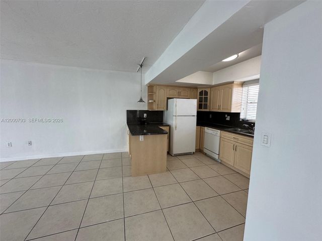 7340 SW 82nd St C203, Miami, FL 33143