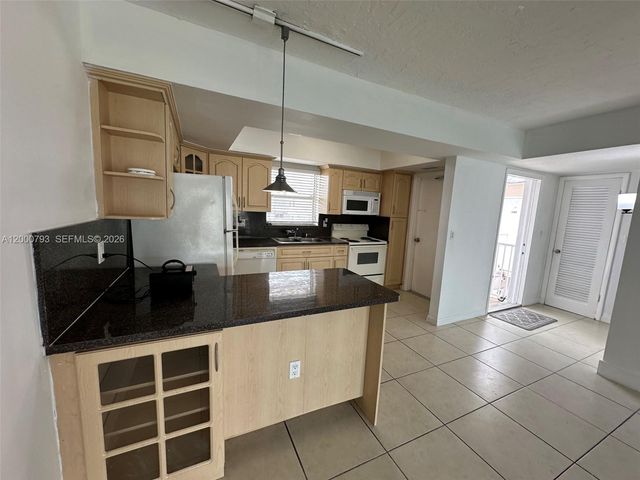 7340 SW 82nd St C203, Miami, FL 33143