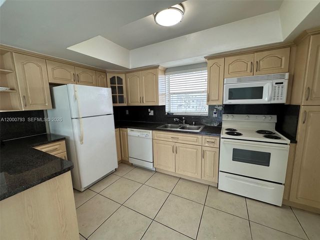 7340 SW 82nd St C203, Miami, FL 33143