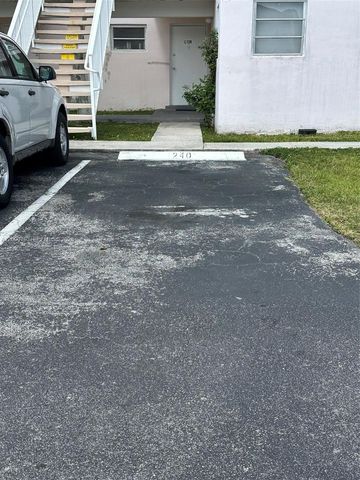 7340 SW 82nd St C203, Miami, FL 33143